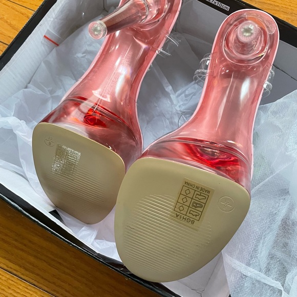 Pink platform heels - Picture 3 of 5